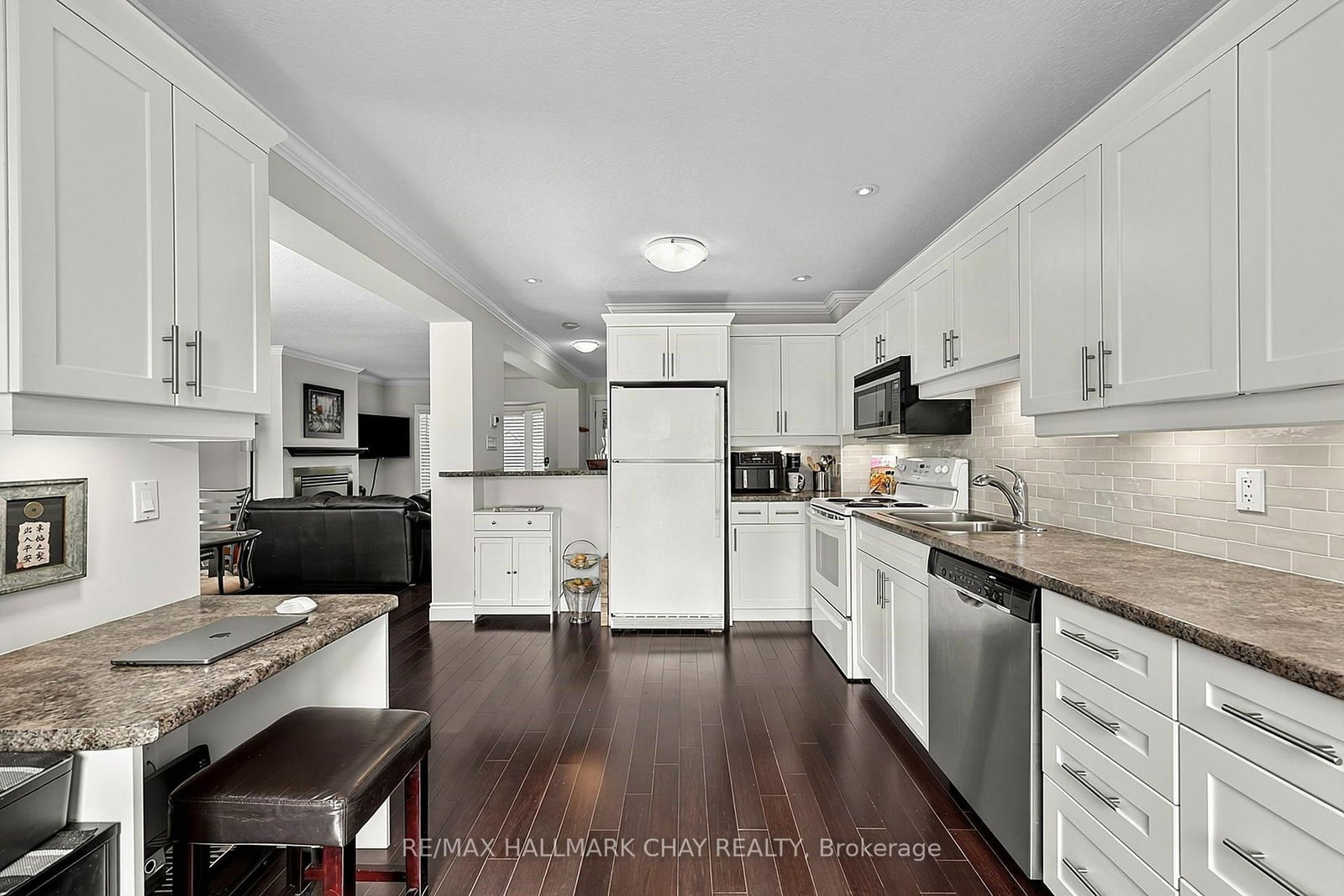 12 Grasett Crescent • Barrie, ON photo 7