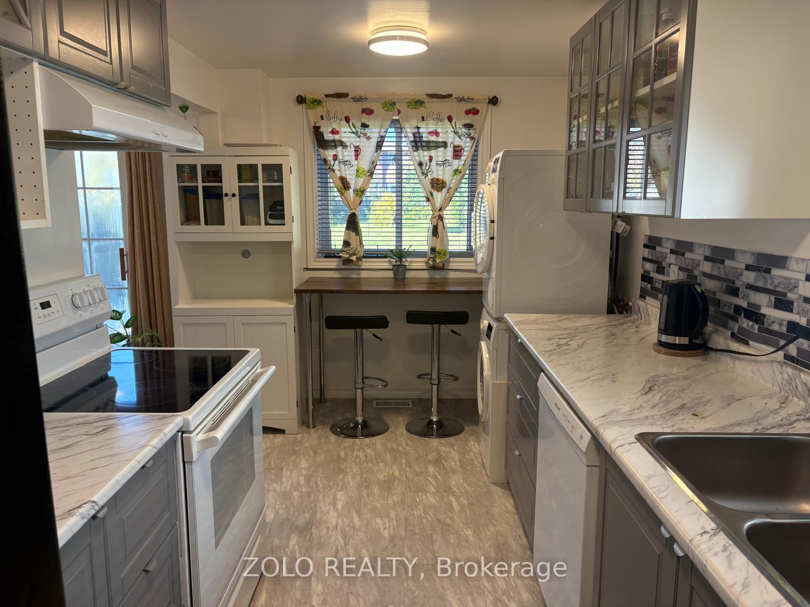 147 Burns Circle • Barrie, ON photo 9