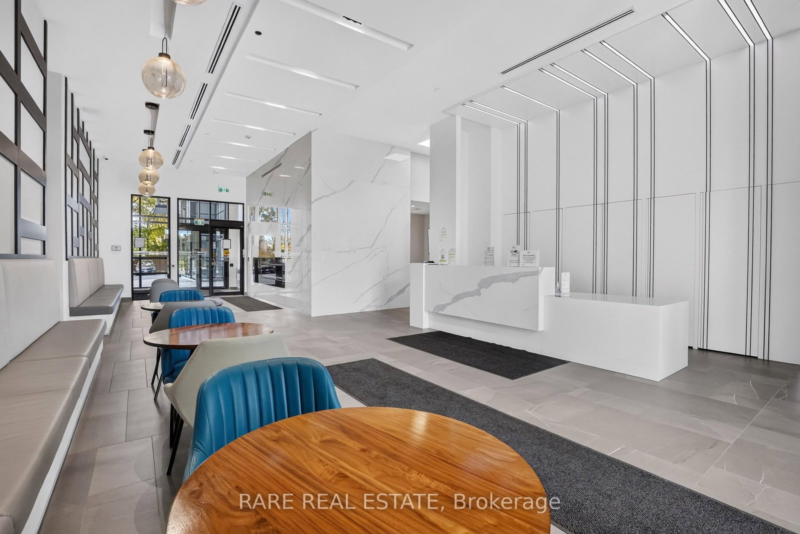 681 Yonge Street photo 8