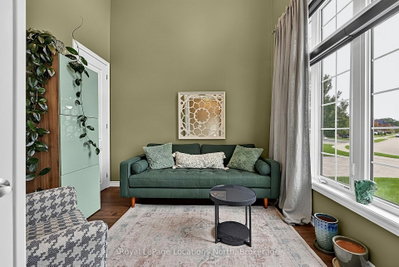 133 Trail Boulevard • Springwater, ON photo 5