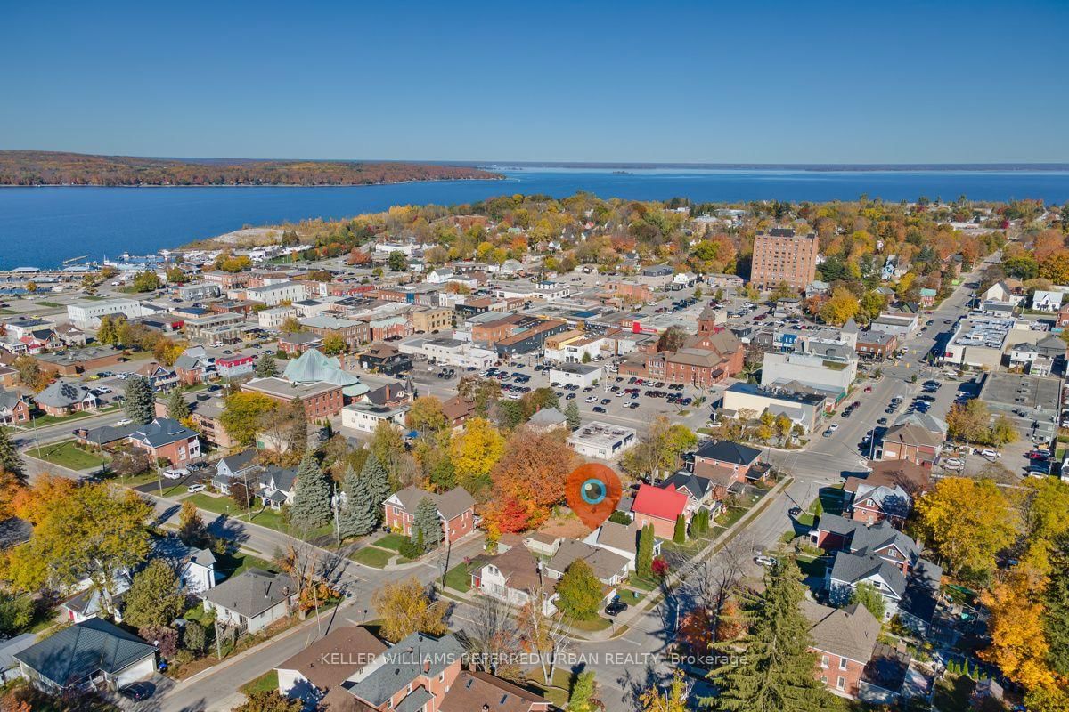 558 Elizabeth Street photo 2