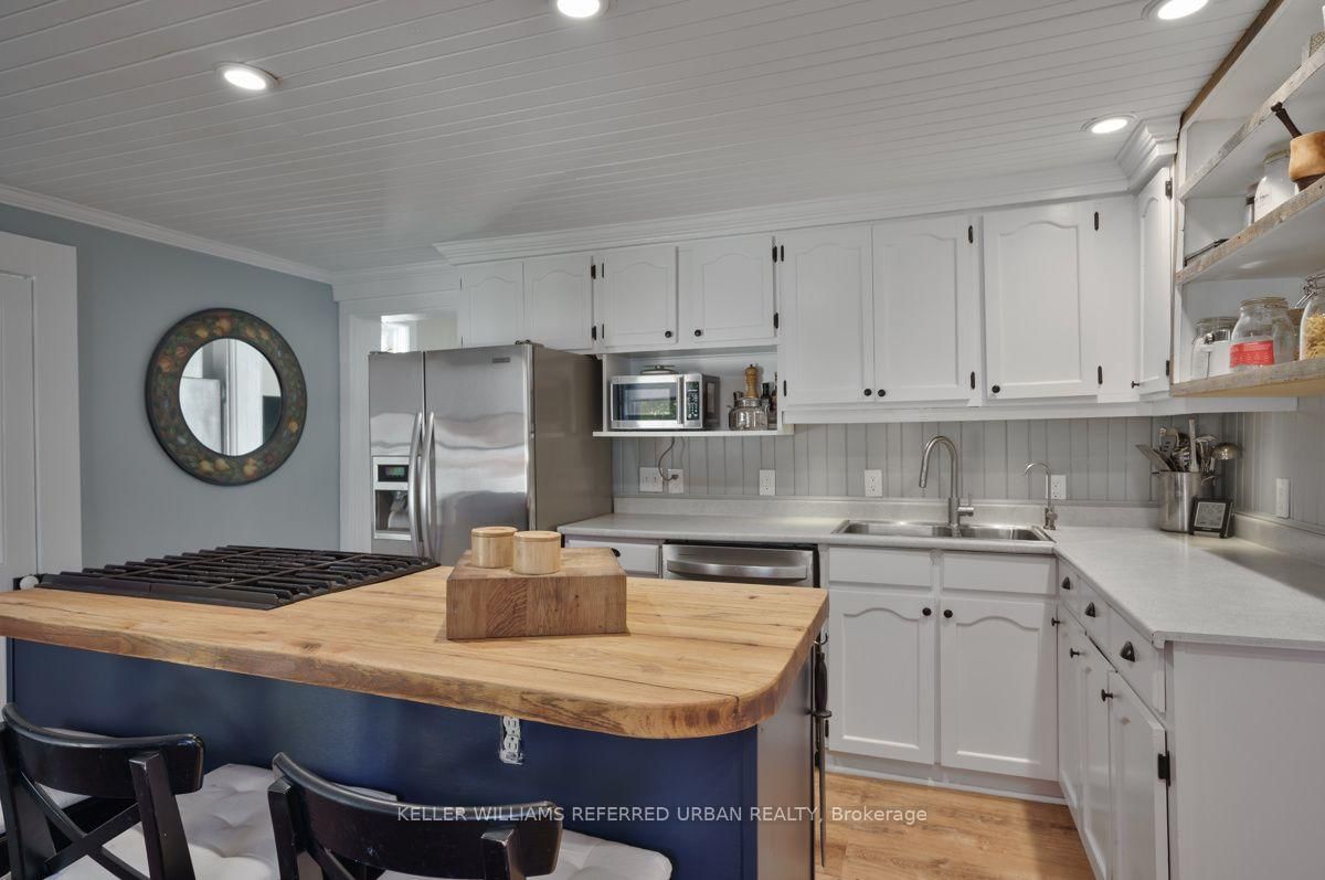558 Elizabeth Street photo 9