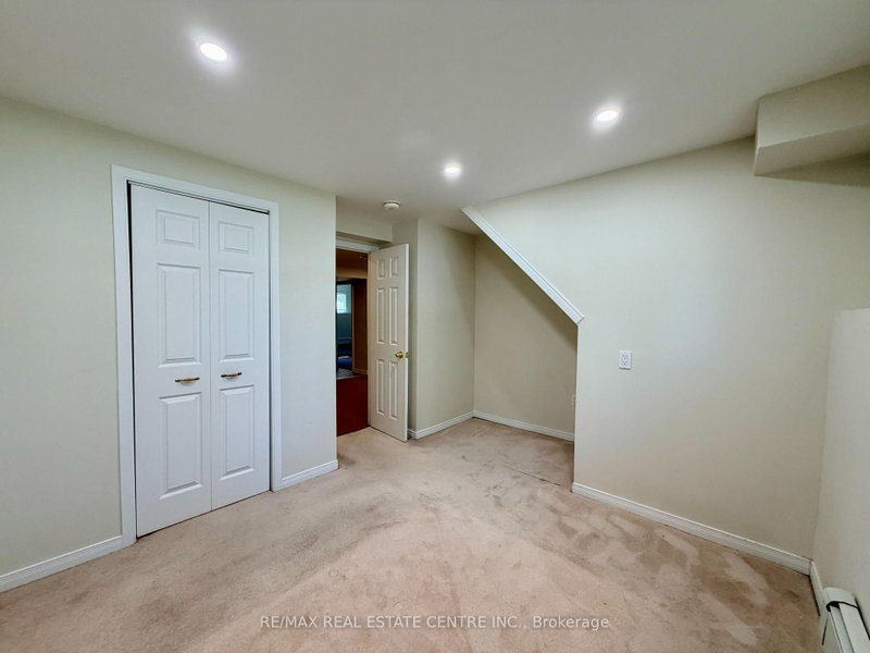 33 Evergreen Crescent