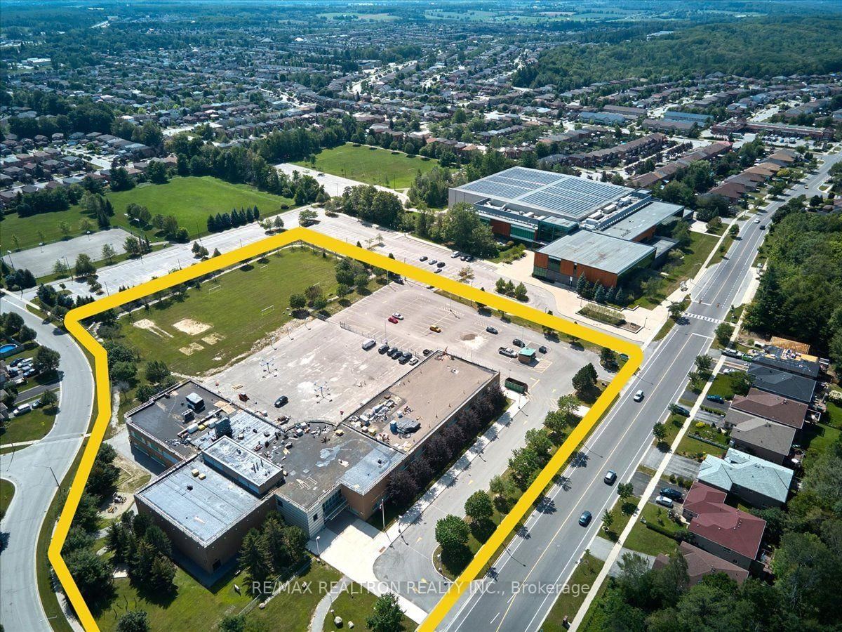 43 Srigley Street • Barrie, ON photo 24