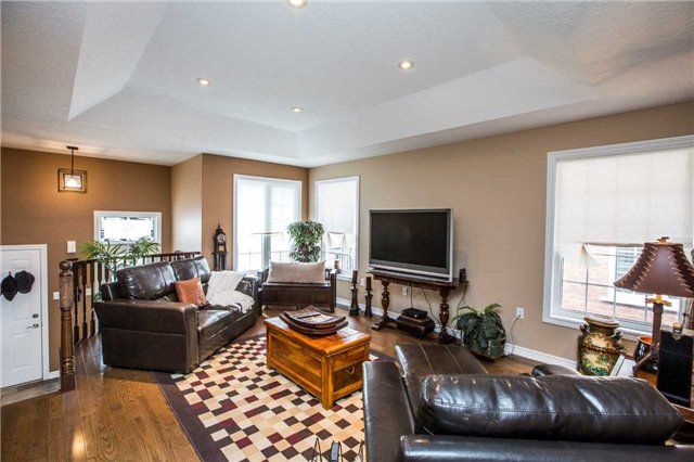 204 Proclamation Dr, Barrie, L4N 0Y9 | Image 2