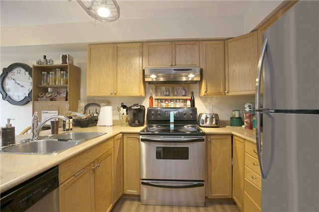 233 Stanley St, Barrie, L4M 6X9 | Image 3