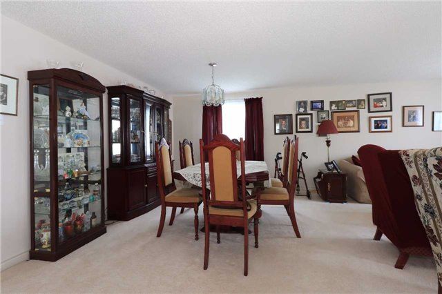 3 Hickling Tr, Barrie, L4M5W1 | Image 3