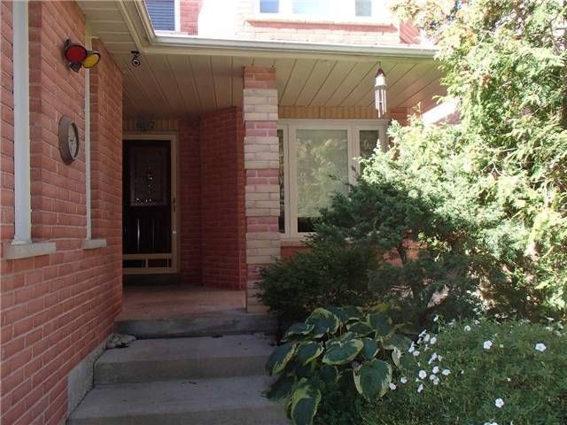 28 Hawkins Dr, Barrie, L4N0A6 | Image 2