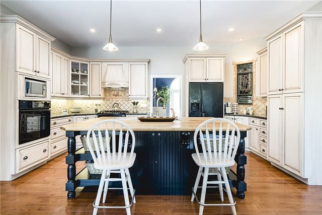 679 Sandy Bay Rd, Tiny, L9M 0H6 | Image 3