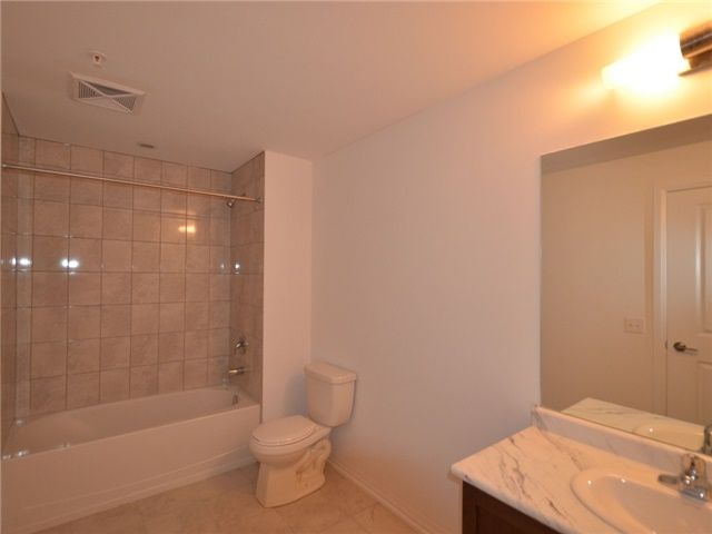 102 - 299 Cundles Rd E, Barrie, L4M 4S5 | Image 3