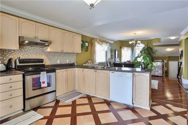 239 Country Lane, Barrie, L4N0W2 | Image 2