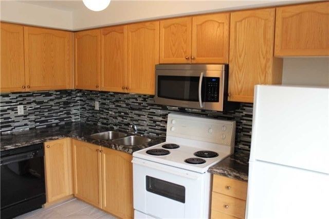 12 Sunset Pl, Barrie, L9W2G9 | Image 3