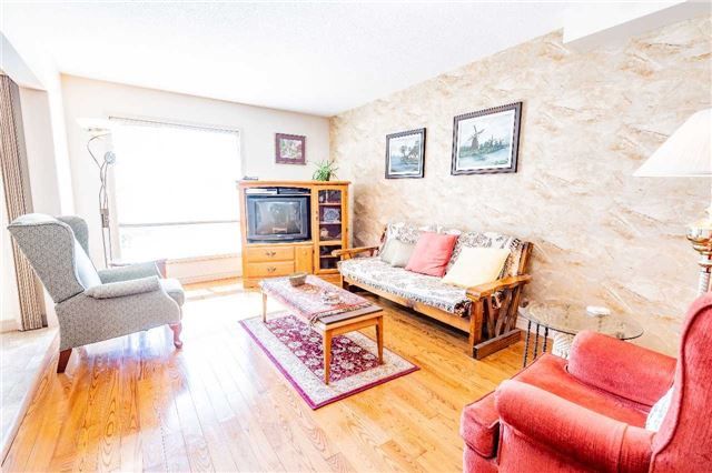 142 Leslie Ave, Barrie, L4N9P4 | Image 2