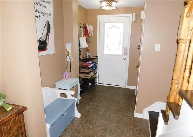 39 Raymond Cres, Barrie, L4N 0X6 | Image 2