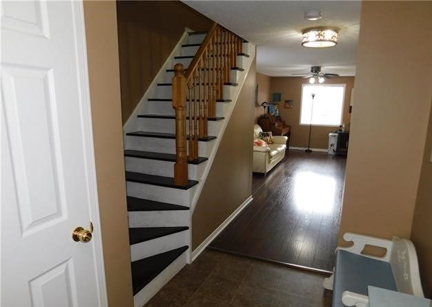 39 Raymond Cres, Barrie, L4N 0X6 | Image 3