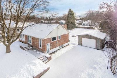 Detached House sold at 243 Wellington Street, Barrie, Ontario, L4M 2E4 - Codrington - MLS: S4314154