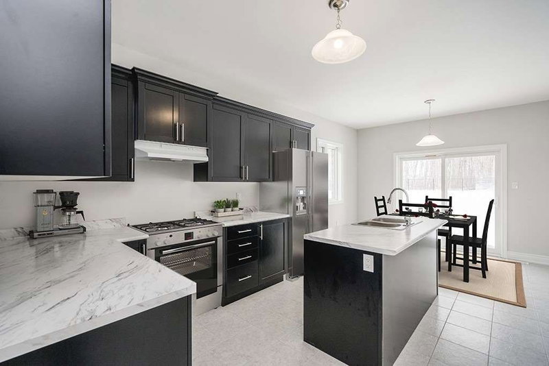 2997 Stone Ridge Blvd, Orillia, L3V 8J5 | Image 2