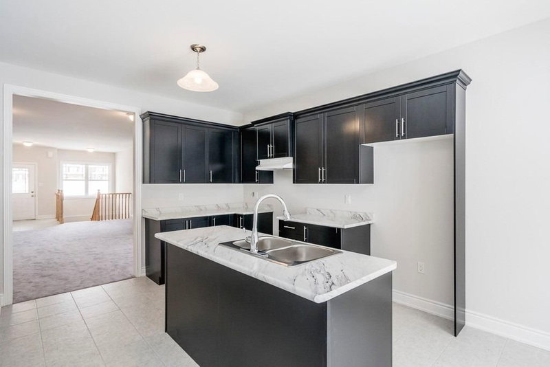 2997 Stone Ridge Blvd, Orillia, L3V 8J5 | Image 3