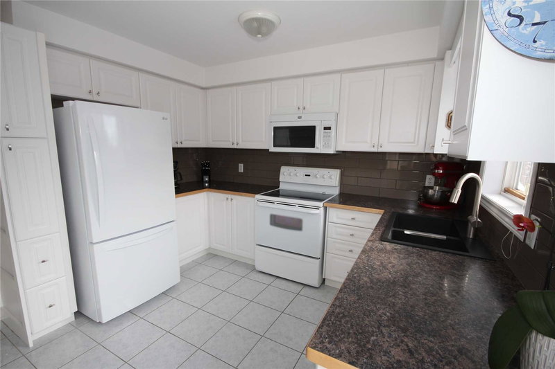 61 Stollar Blvd, Barrie, L4M6N3 | Image 3