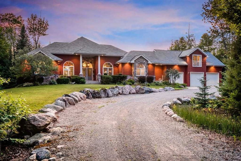 679 Sandy Bay Rd, Tiny, L9M 0H6 | Image 3