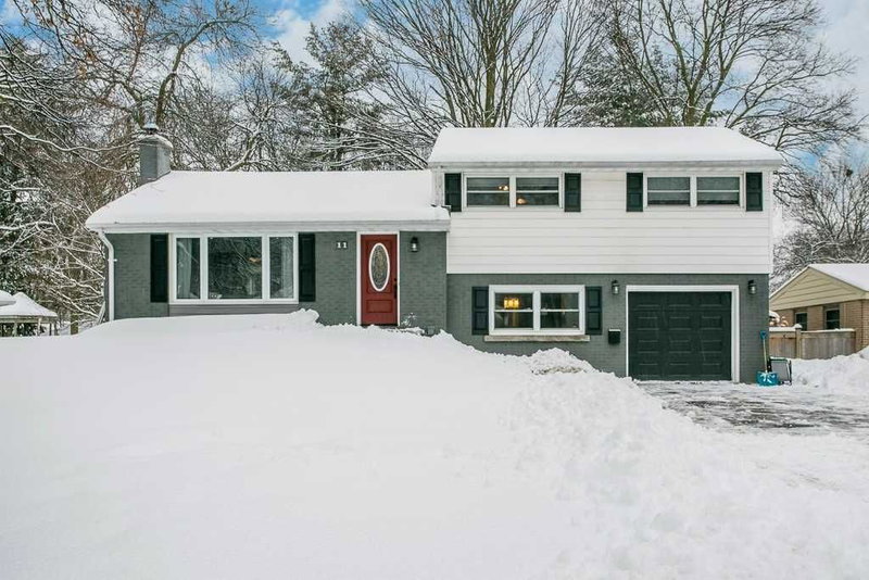 11 Castle Dr, Barrie, L4N 1P7 | Image 2