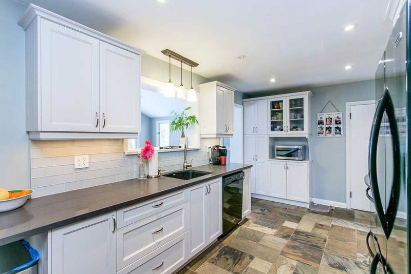 11 Castle Dr, Barrie, L4N 1P7 | Image 3