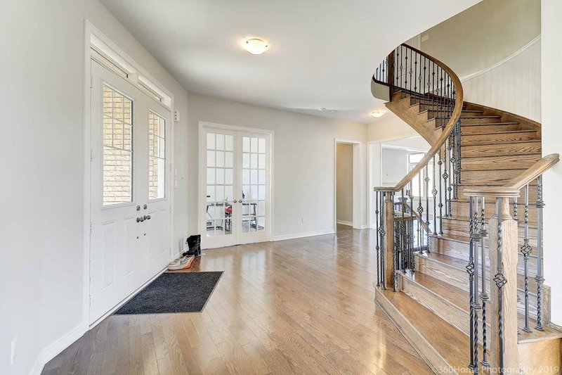 56 Redmond Cres, Springwater, L9X1Z8 | Image 3