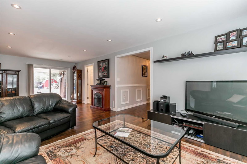 355 Zoo Park Rd, Wasaga Beach, L9Z 1S7 | Image 2