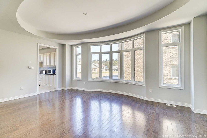 56 Redmond Cres, Springwater, L9X1Z8 | Image 3