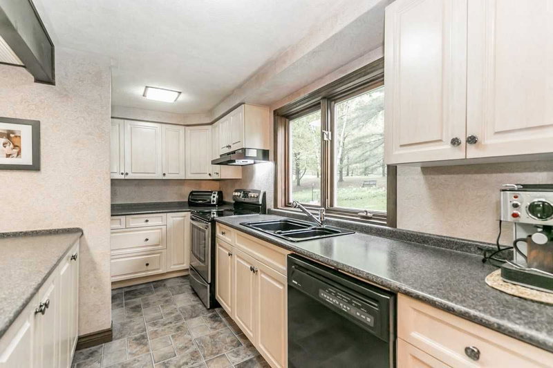 1359 Old Barrie Rd E, Oro-Medonte, L0L 1T0 | Image 3