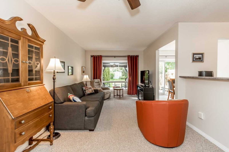 46 Bates Crt, Barrie, L4N 8L8 | Image 3