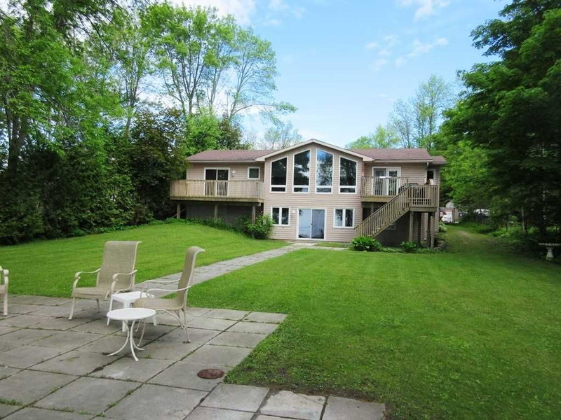 95 Lakeshore Rd E, Oro-Medonte, L0L 2E0 | Image 2