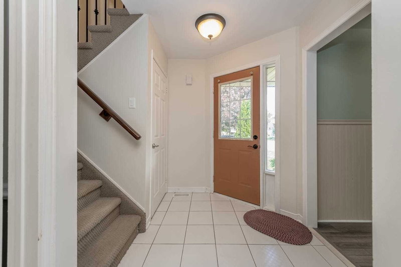 97 Bishop Dr, Barrie, L4N7P4 | Image 2