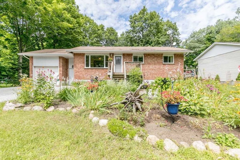 16 Mundy Ave, Tiny, L9M 0B5 | Image 2