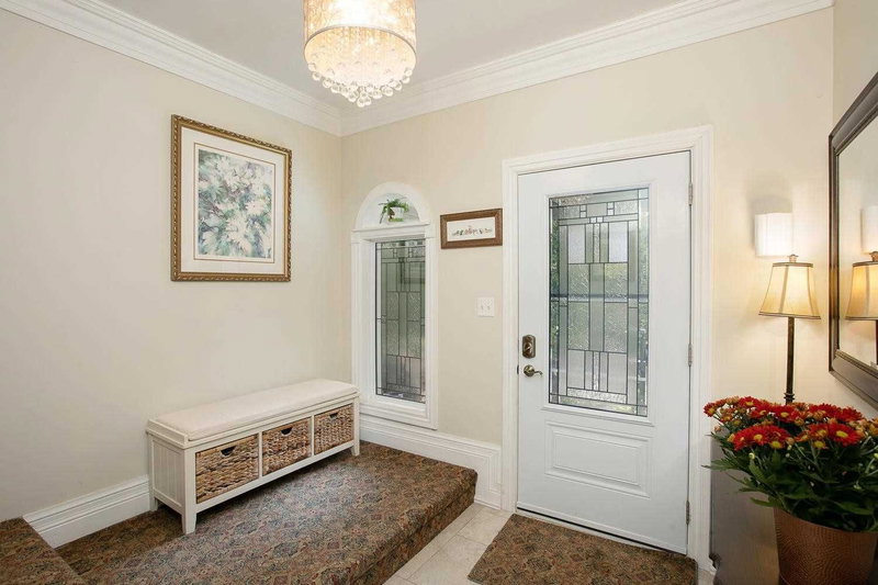 14 Jarvis St, Orillia, L3V1Z9 | Image 2