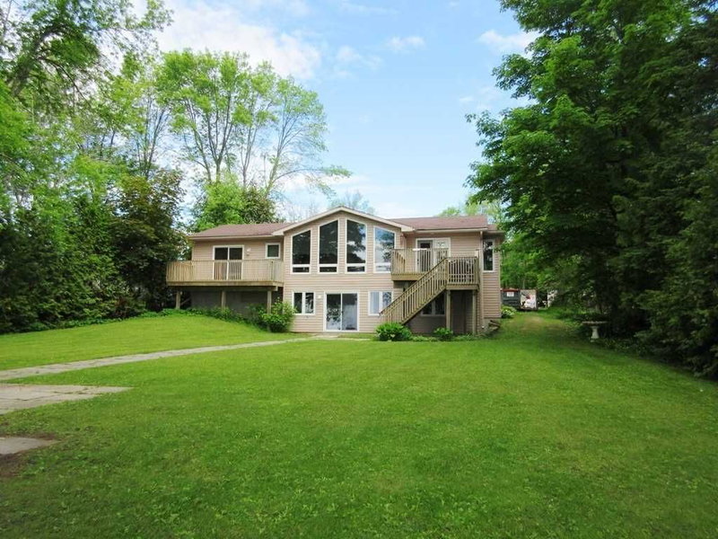 95 Lakeshore Rd E, Oro-Medonte, L0L 2E0 | Image 2