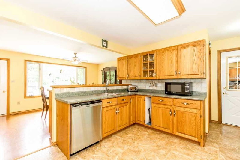 16 Mundy Ave, Tiny, L9M 0B5 | Image 3