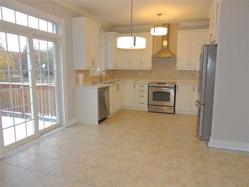 Upper - 42 Westminster Circ N, Barrie, L4M0A5 | Image 2