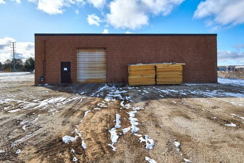 10 Lockhart Rd, Barrie, L4N 9G8 | Image 3