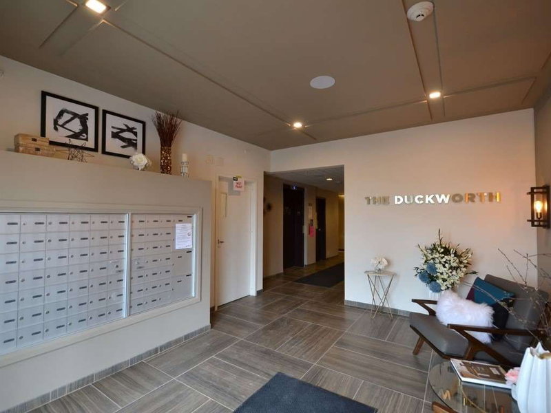 102 - 299 Cundles Rd E, Barrie, L4M 4S5 | Image 3