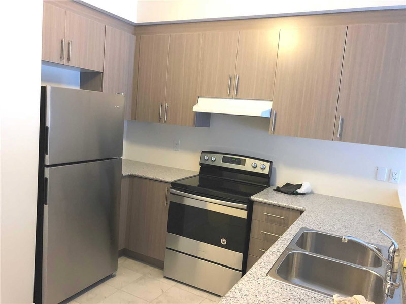 8 Bedford Estates Cres, Barrie, L4N9K6 | Image 3