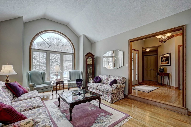 32 Forest Hill Dr, Springwater, L0M1J0 | Image 3