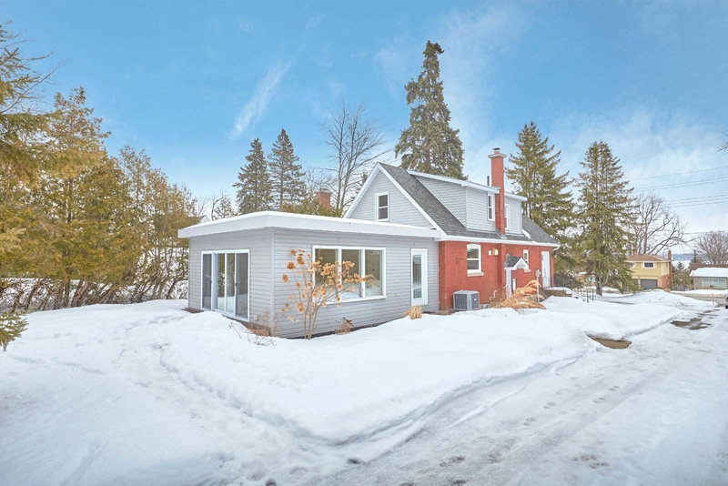 98 Blake St, Barrie, L4M1J9 | Image 2