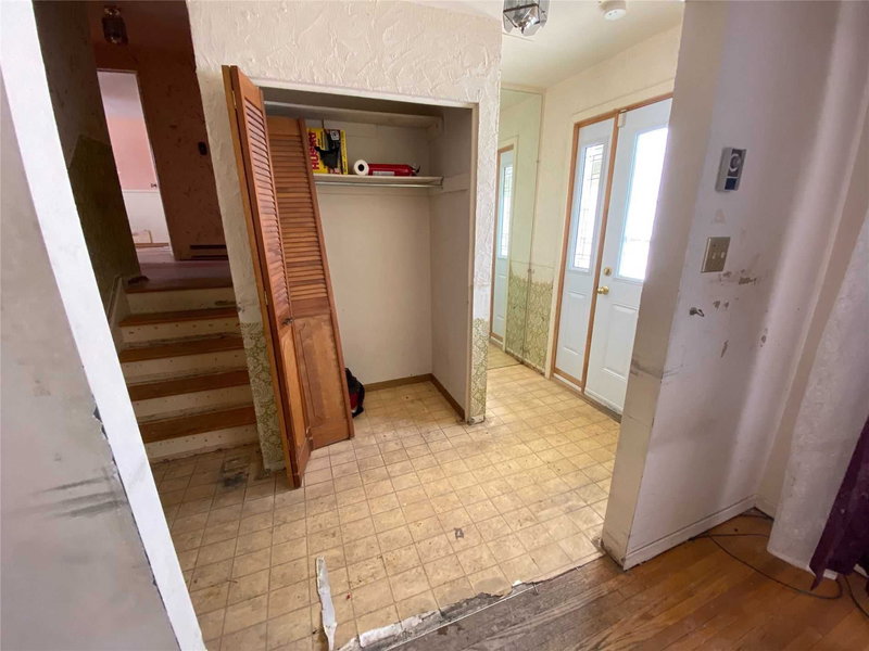 66 Peacock Lane, Barrie, L4N3R9 | Image 2