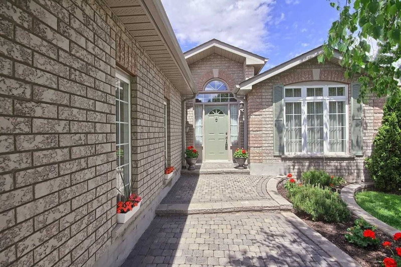 44 Columbia Rd, Barrie, L4N8C6 | Image 2