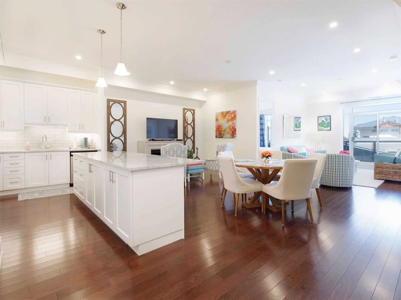 705 - 90 Orchard Point Rd, Orillia, L3V8K4 | Image 2