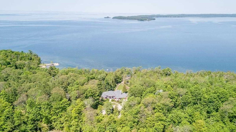 679 Sandy Bay Rd, Tiny, L9M 0H6 | Image 2