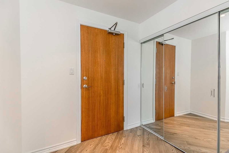 604 - 33 Ellen St, Barrie, L4N 6E9 | Image 2