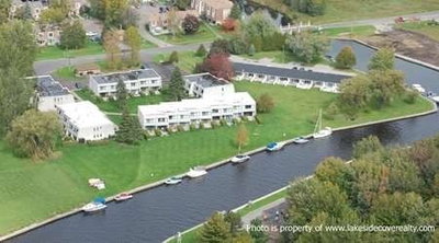Townhouse sold at 8-3 Paradise Boulevard, Ramara, Ontario, L0K 1B0 - Brechin - MLS: S4889879