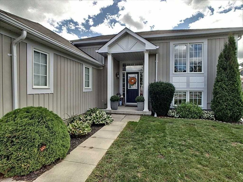 204 Forest Cres, Clearview, L0M1S0 | Image 2